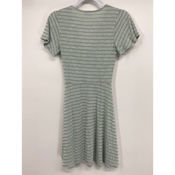 Caution to the Wind Green White Striped Short Sleeve Stretchy Dress NEW Small - Picture 2 of 10